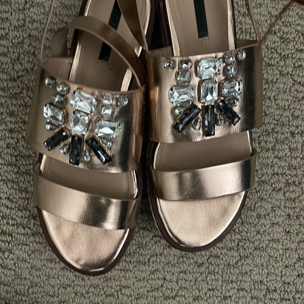 Zara sandals with jewels in gold size 8 or 39euro